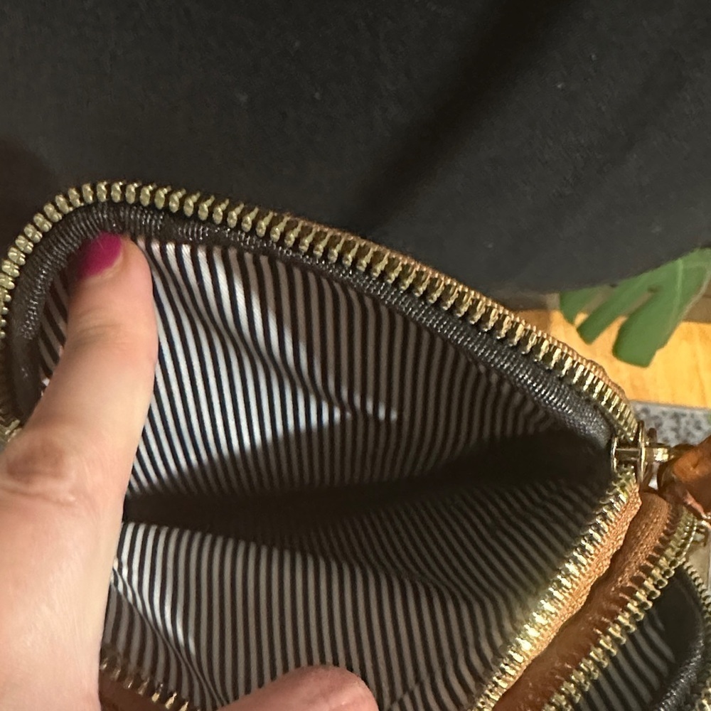 *QUINTINA* Tan Quilted Crossbody Bag - Picture 5 of 11